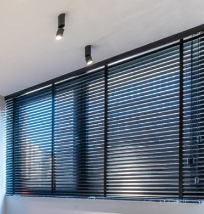 how to take down blinds which are horizontal