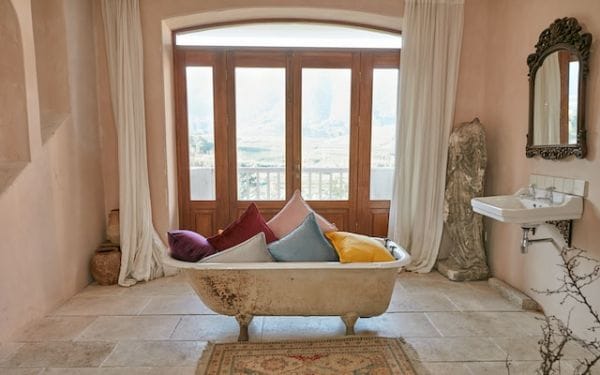 is puddling drapes in style