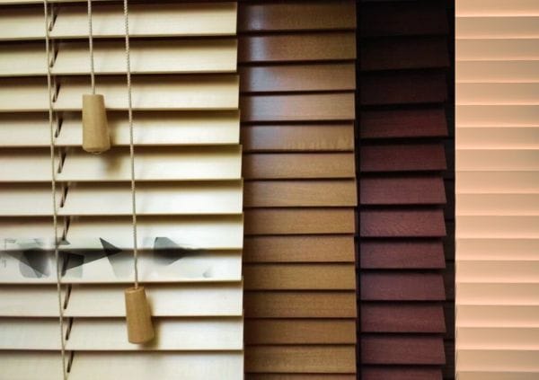 showing how to close blinds with 2 strings of differrent types