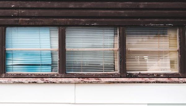 3 window blinds showing how to close blinds with 3 strings