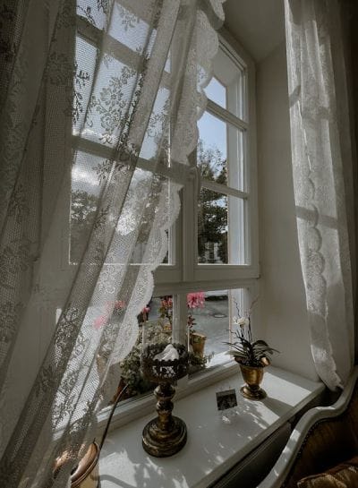 Learn how to properly clean sheer curtains with our guide. Follow our tips for a fresh and beautiful look without damaging delicate fabric.